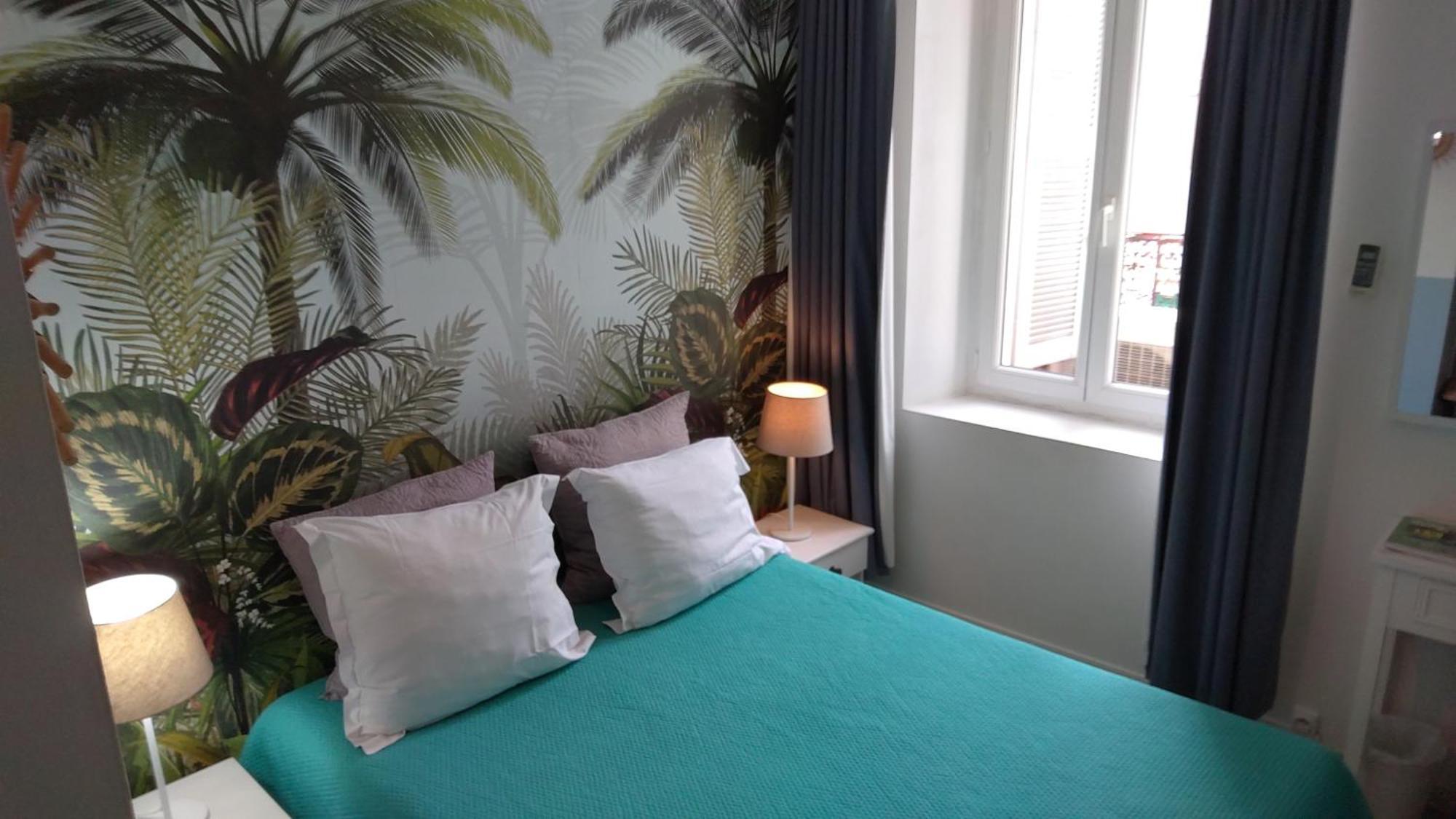 Logis Hotel La Cle Des Songes Пиерфу-дю-Вар Екстериор снимка