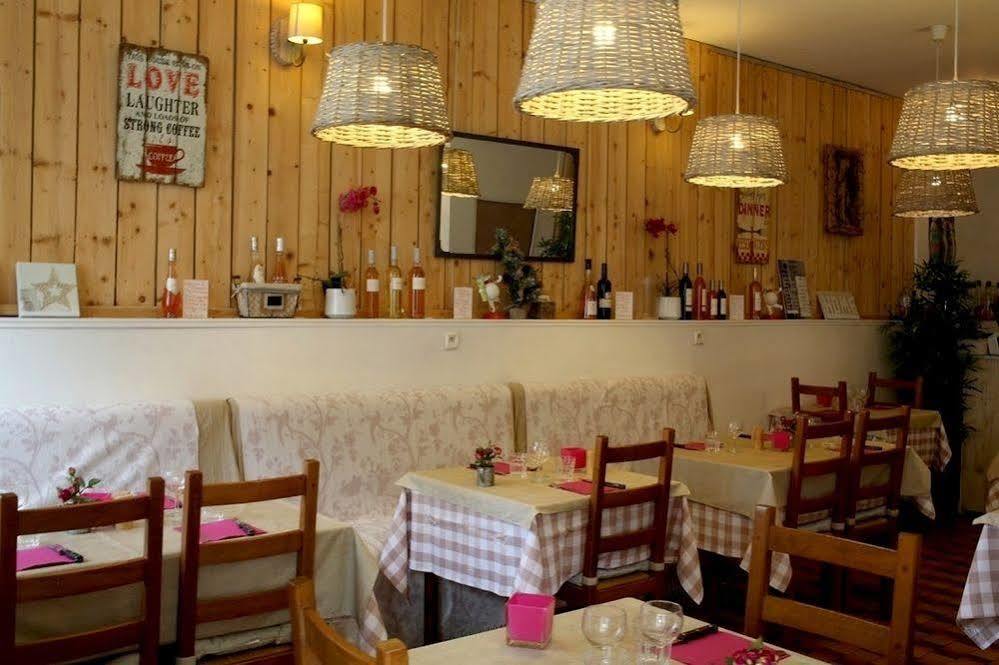 Logis Hotel La Cle Des Songes Пиерфу-дю-Вар Екстериор снимка